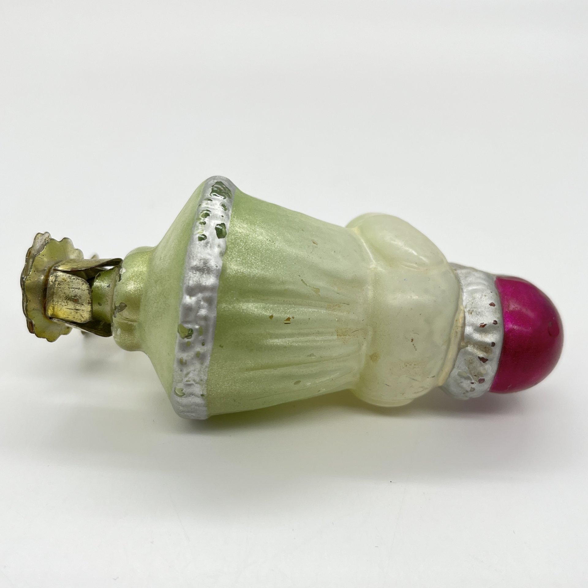 Игрушка ёлочная на прищепке "Марфушечка" из сказки "Морозко", стекло, краска, металл, Завод стеклянных ёлочных украшений и оптических изделий, г. Москва, СССР, 1950-1960 гг.