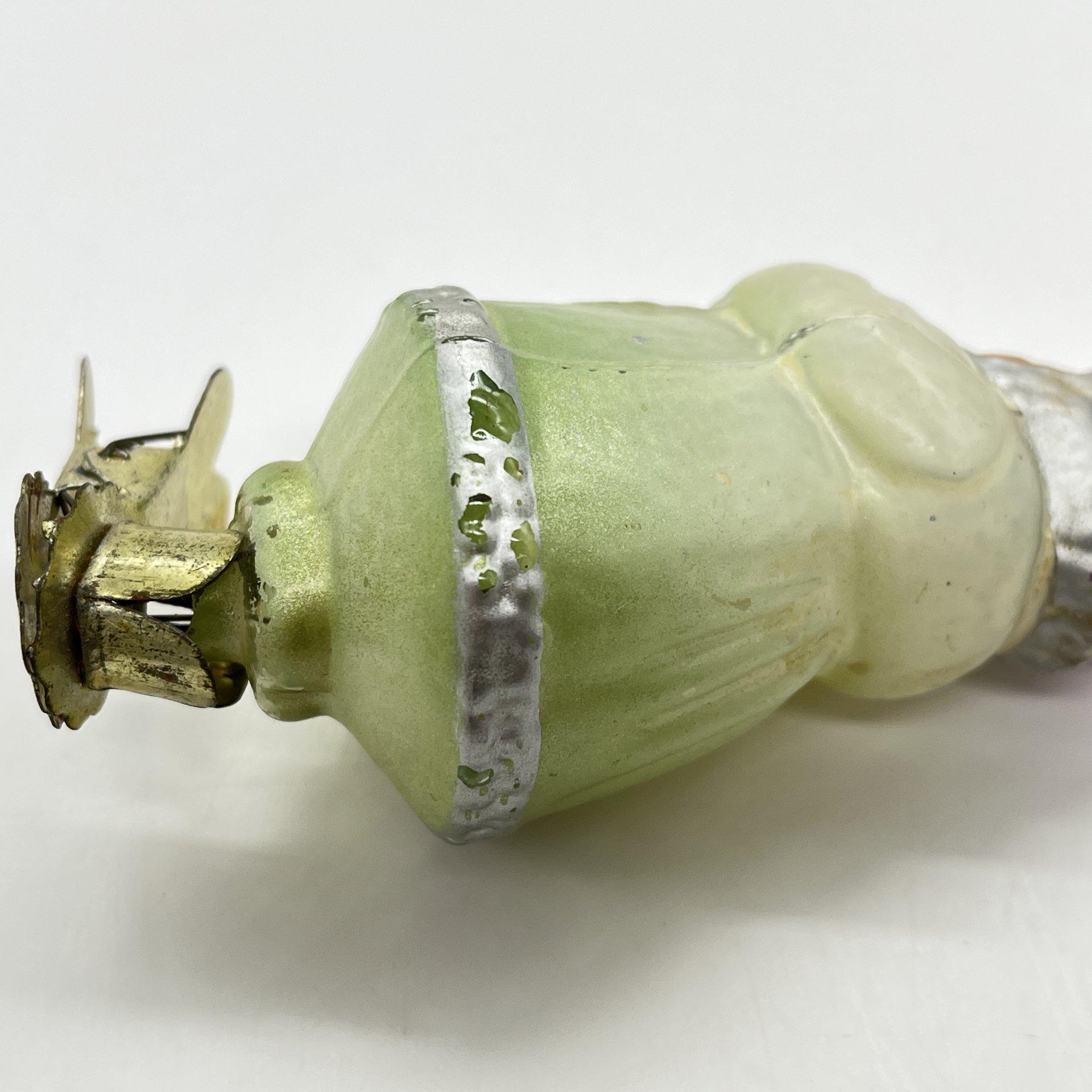 Игрушка ёлочная на прищепке "Марфушечка" из сказки "Морозко", стекло, краска, металл, Завод стеклянных ёлочных украшений и оптических изделий, г. Москва, СССР, 1950-1960 гг.