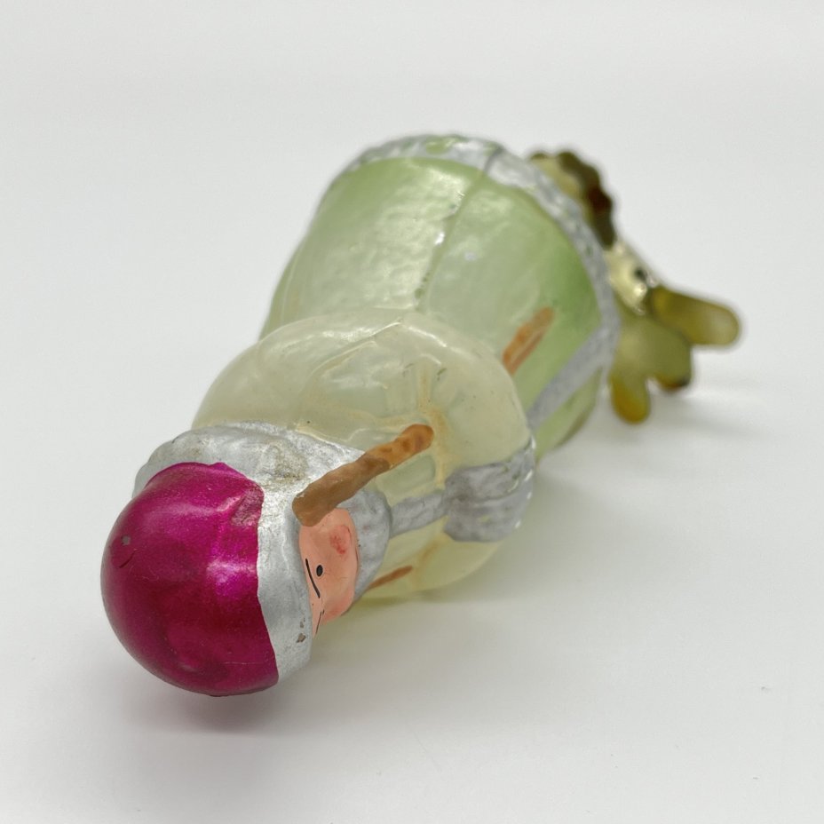 Игрушка ёлочная на прищепке "Марфушечка" из сказки "Морозко", стекло, краска, металл, Завод стеклянных ёлочных украшений и оптических изделий, г. Москва, СССР, 1950-1960 гг.