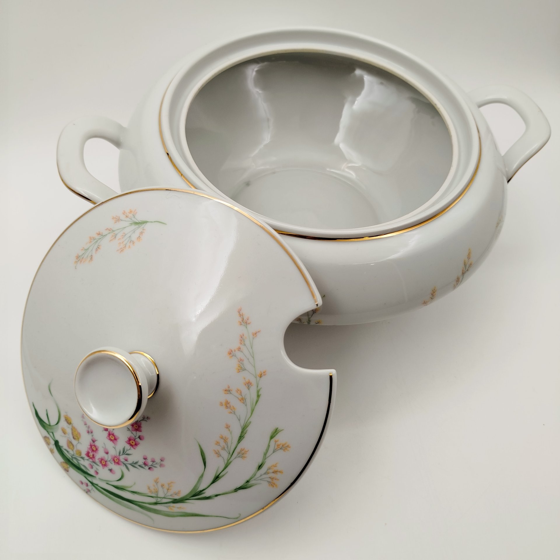 Супница, украшенная цветочным декором, фарфор, деколь, золочение, Bareuther & Co., Bavaria, Германия, 1931-1945 гг.