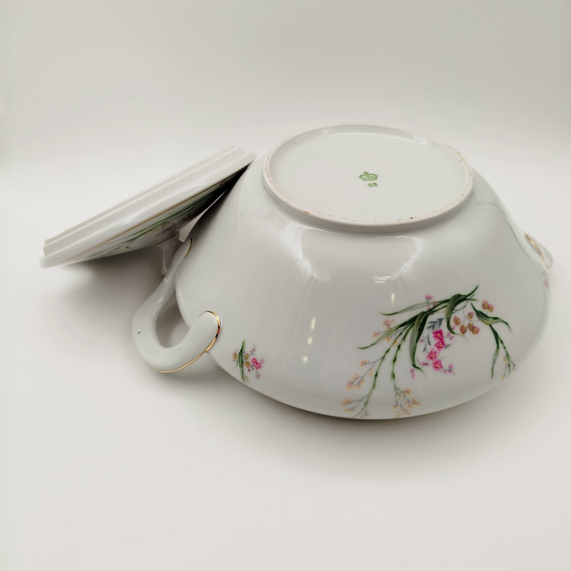 Супница, украшенная цветочным декором, фарфор, деколь, золочение, Bareuther & Co., Bavaria, Германия, 1931-1945 гг.