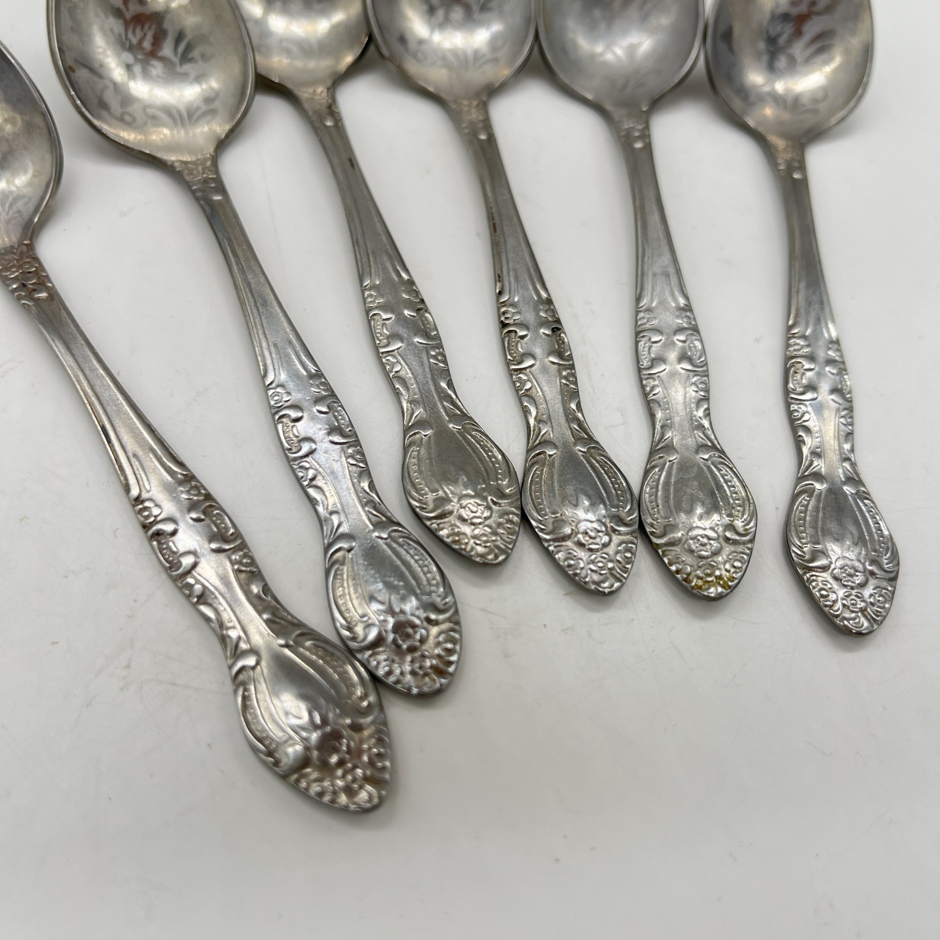 Набор из 6-ти чайных ложек, украшенных флоральным декором, нержавеющая сталь, Павловский завод художественных металлоизделий им. С.М. Кирова