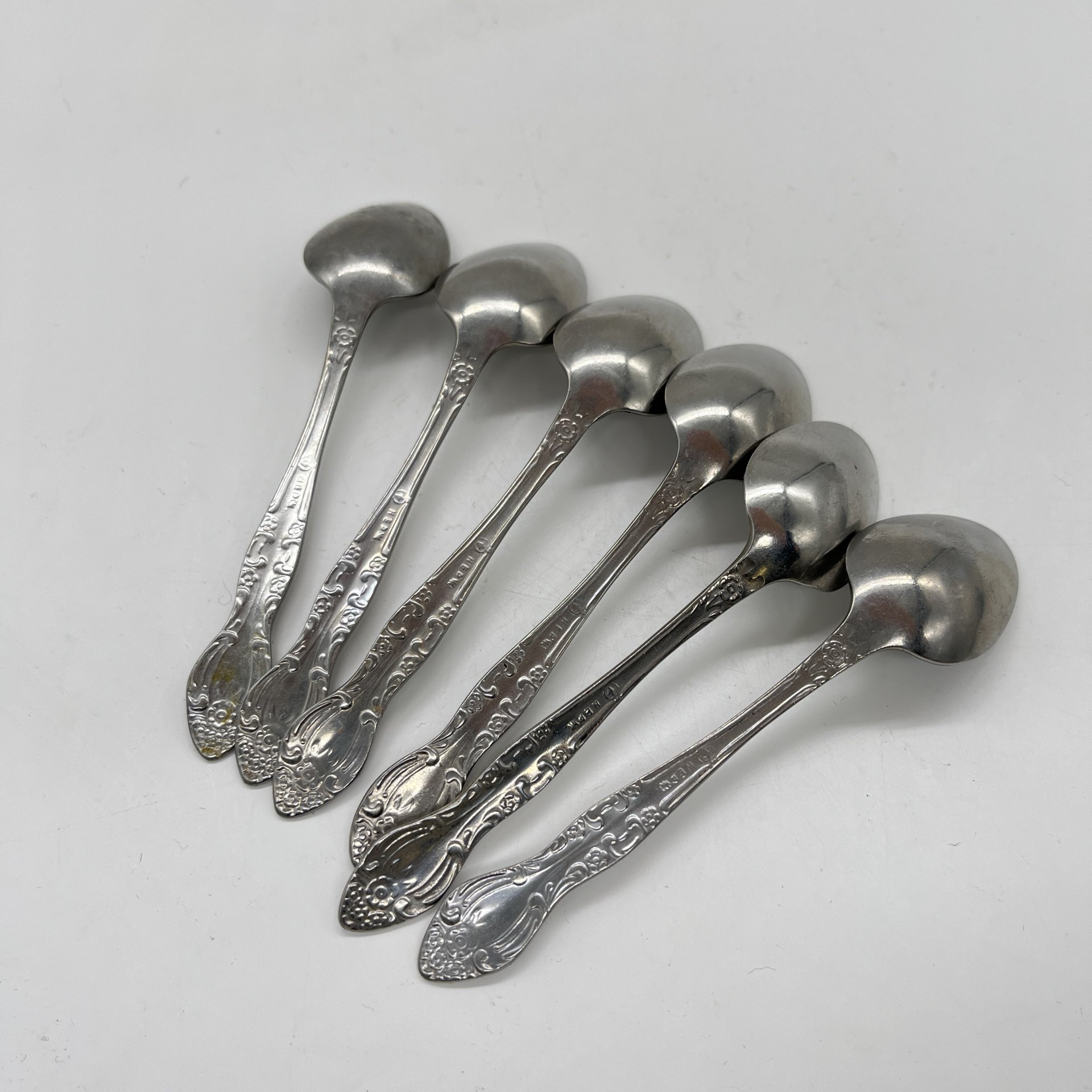 Набор из 6-ти чайных ложек, украшенных флоральным декором, нержавеющая сталь, Павловский завод художественных металлоизделий им. С.М. Кирова