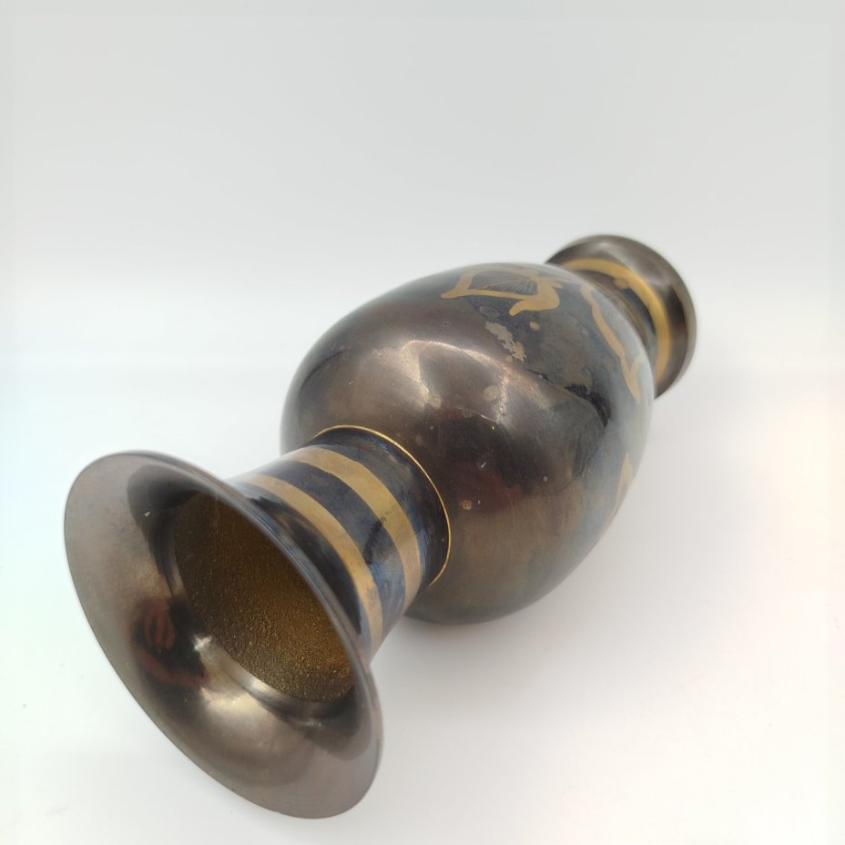 Ваза, выполненная в восточном стиле