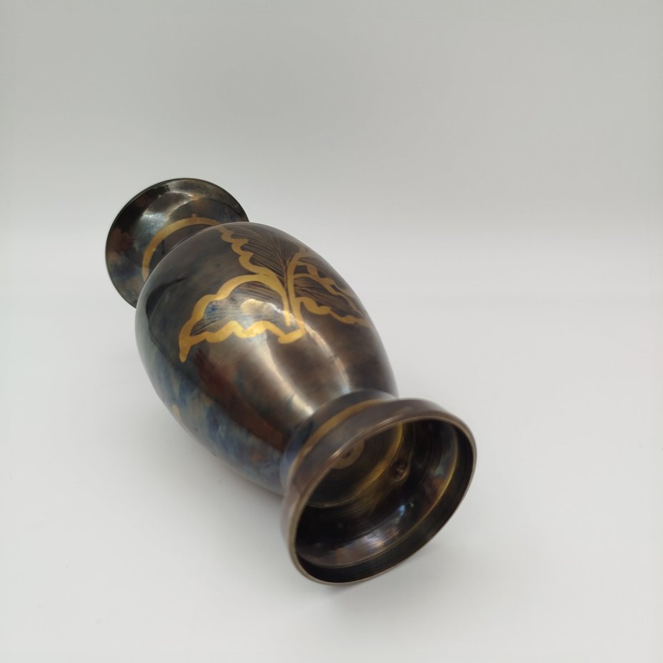 Ваза, выполненная в восточном стиле