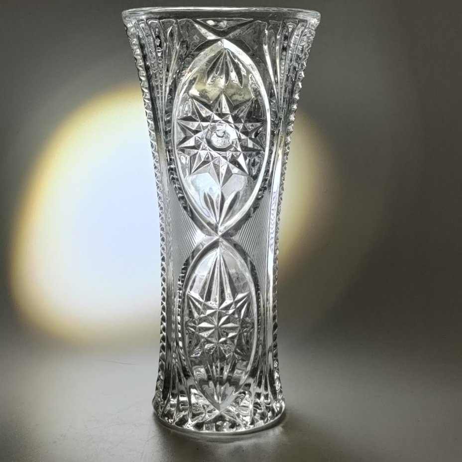 Ваза для цветов, украшенная рельефным декором, стекло, алмазная грань, СССР, 1970-1990 гг.