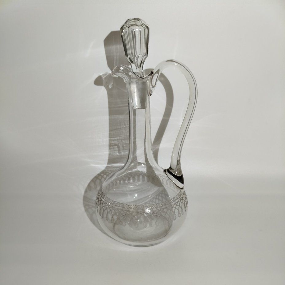 Графин с орнаментальным пояском и граненой пробкой (с линзой на дне), стекло, выдувание, травление гильоширное, Акционерное общество Мальцовских заводов, Российская империя, 1890-1915 гг.