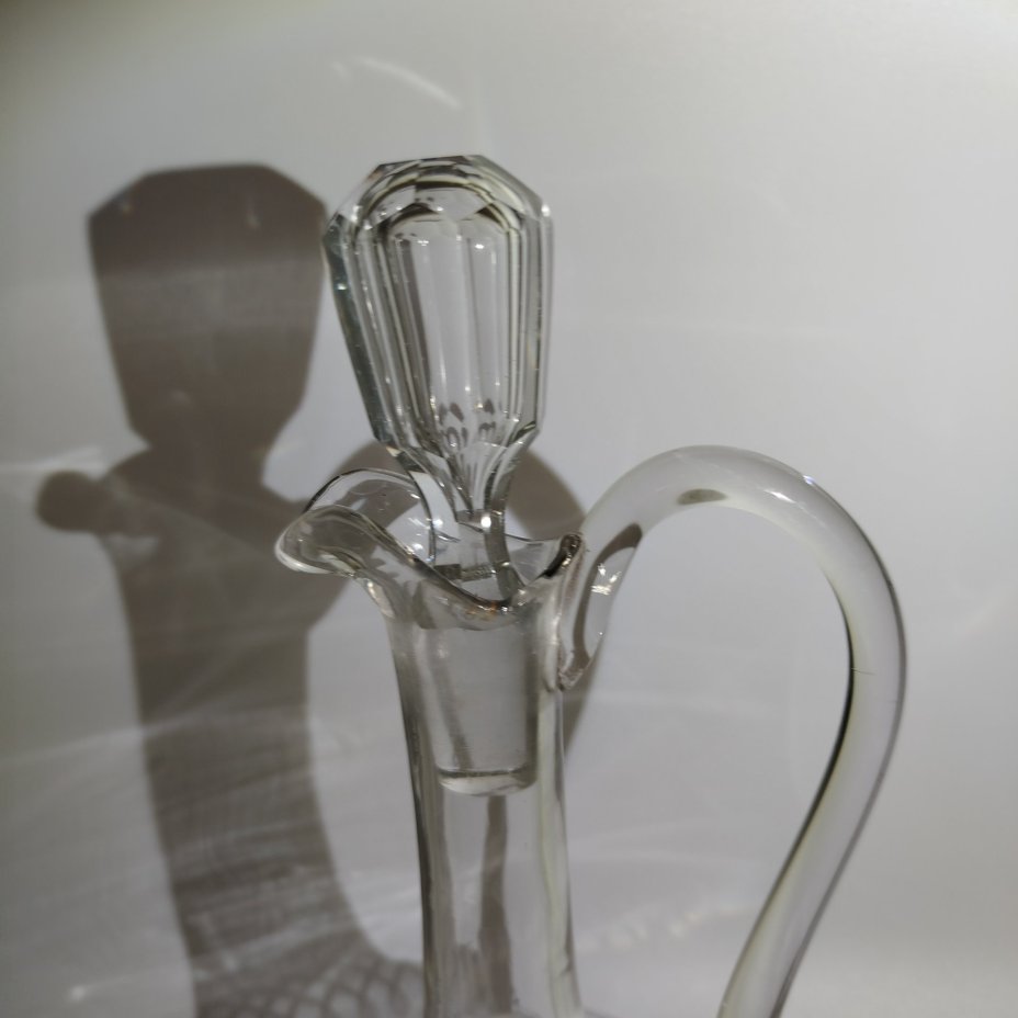 Графин с орнаментальным пояском и граненой пробкой (с линзой на дне), стекло, выдувание, травление гильоширное, Акционерное общество Мальцовских заводов, Российская империя, 1890-1915 гг.