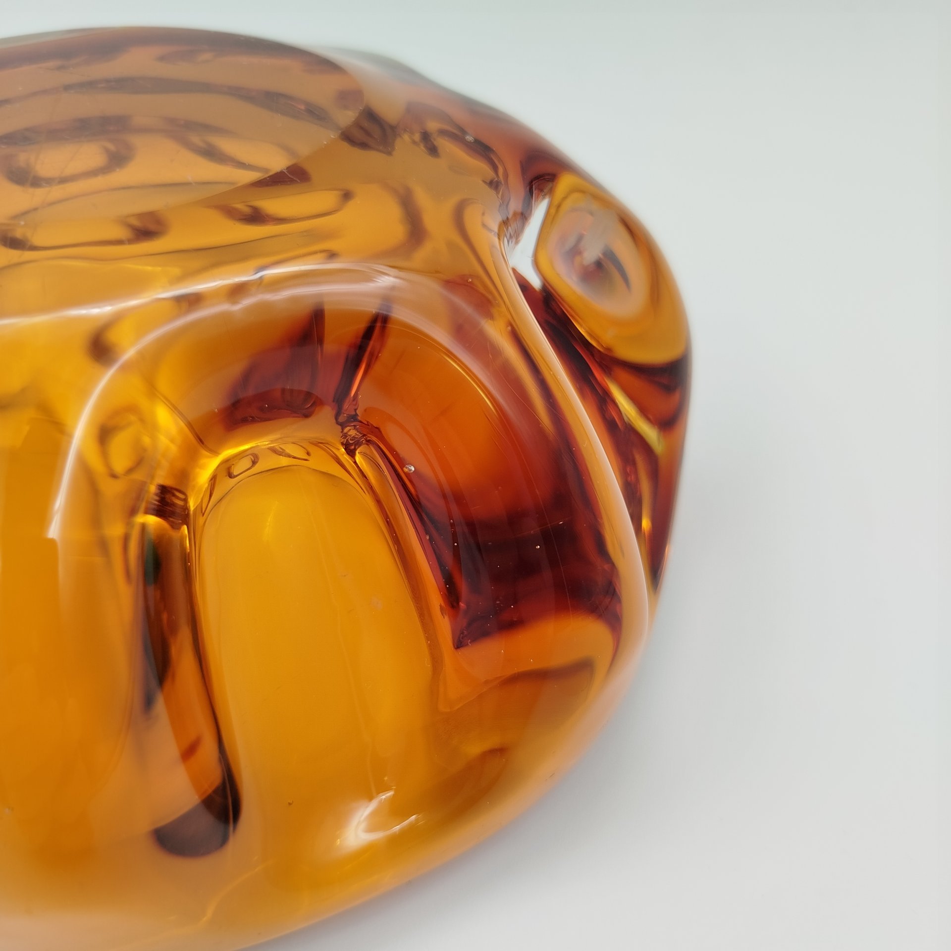 Пепельница желтого оттенка, автор П.И. Зинченко, хрусталь, Ленинградский завод художественного стекла (ЛЗХС), СССР, 1960-1990 гг.