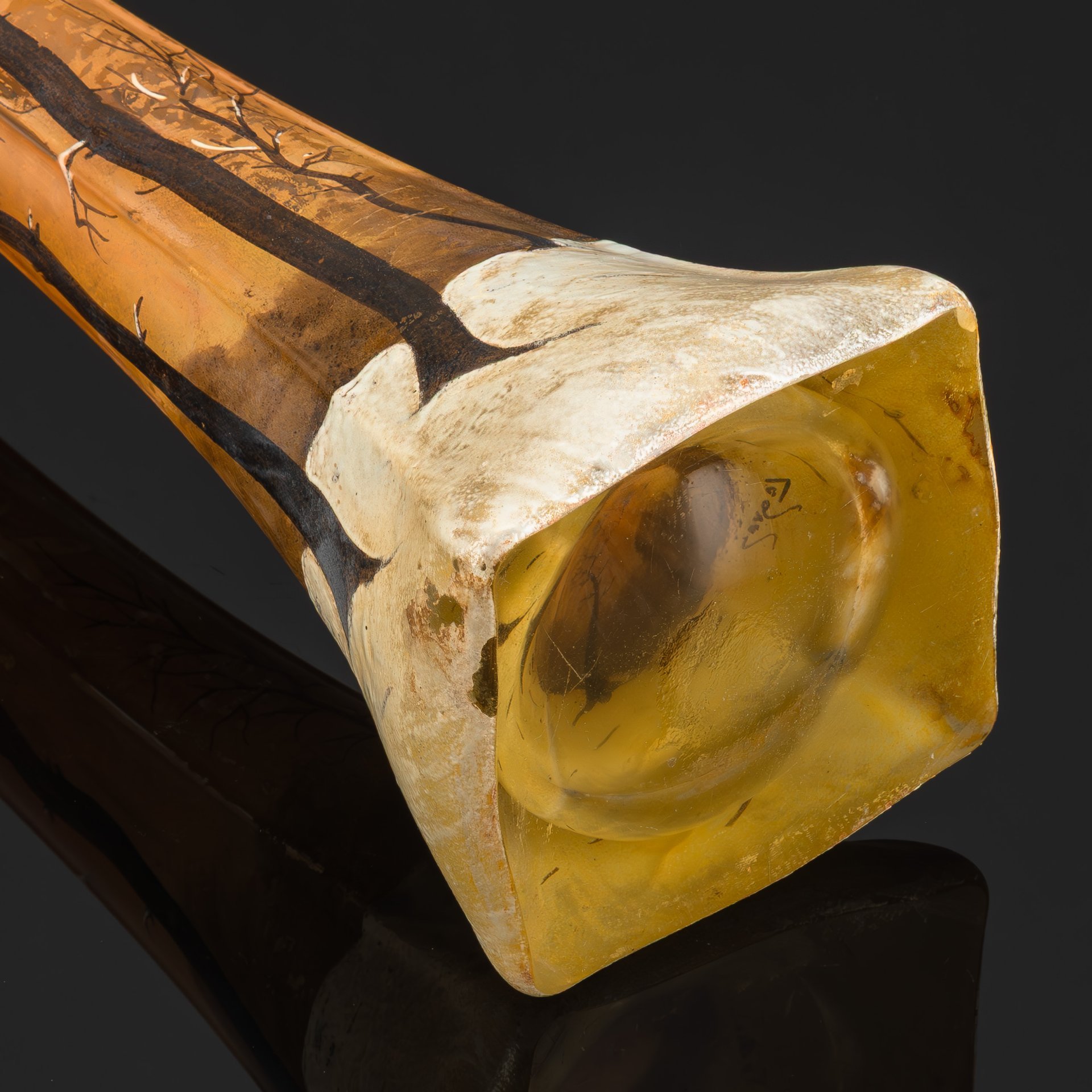 Ваза, украшенная изображением зимнего пейзажа, Legras et C. (?), стекло, роспись полихромной эмалью, Франция, 1900-1930 гг.