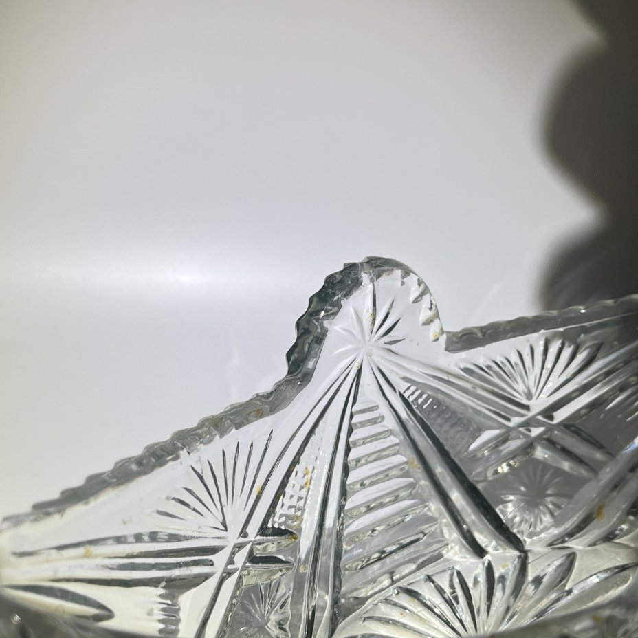 Салатник-ладья с резным геометрическим декором