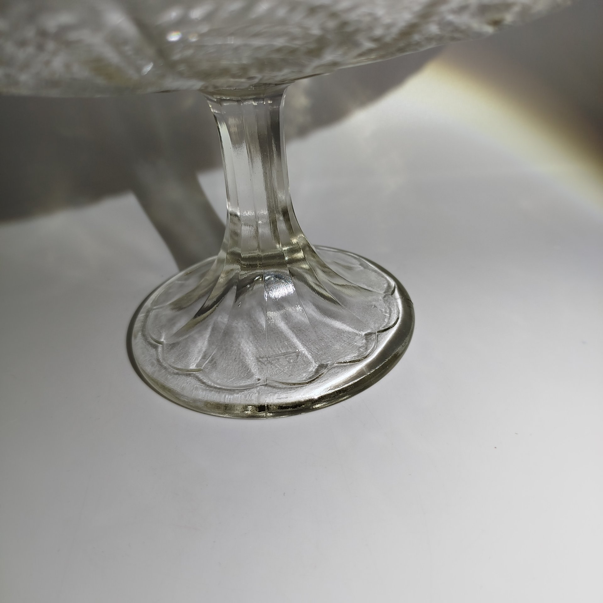 Фруктовница с растительным декором, стекло, пресс, Опытный стекольный завод, СССР, 1960-1980 гг.