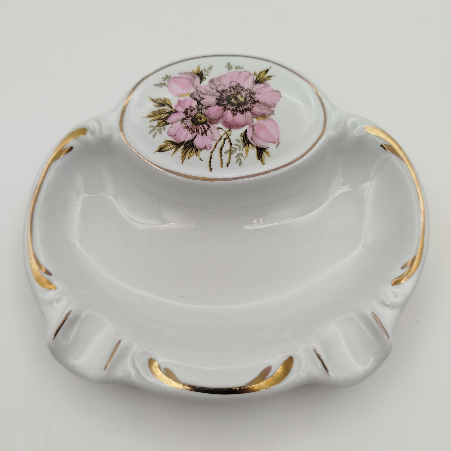 Пепельница, декорированная цветами, Porcelaine de Bruxelles, фарфор, деколь