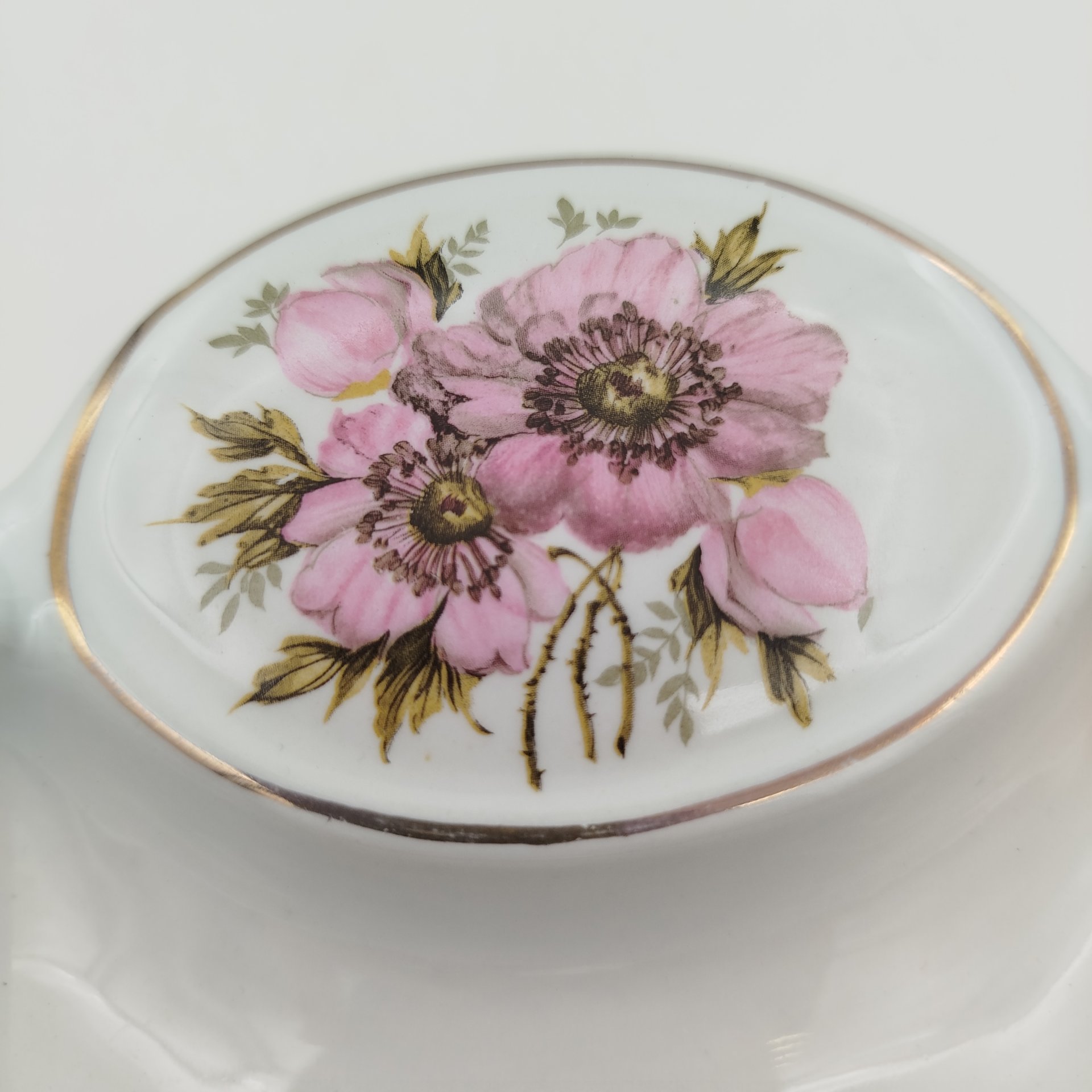 Пепельница, декорированная цветами, Porcelaine de Bruxelles, фарфор, деколь