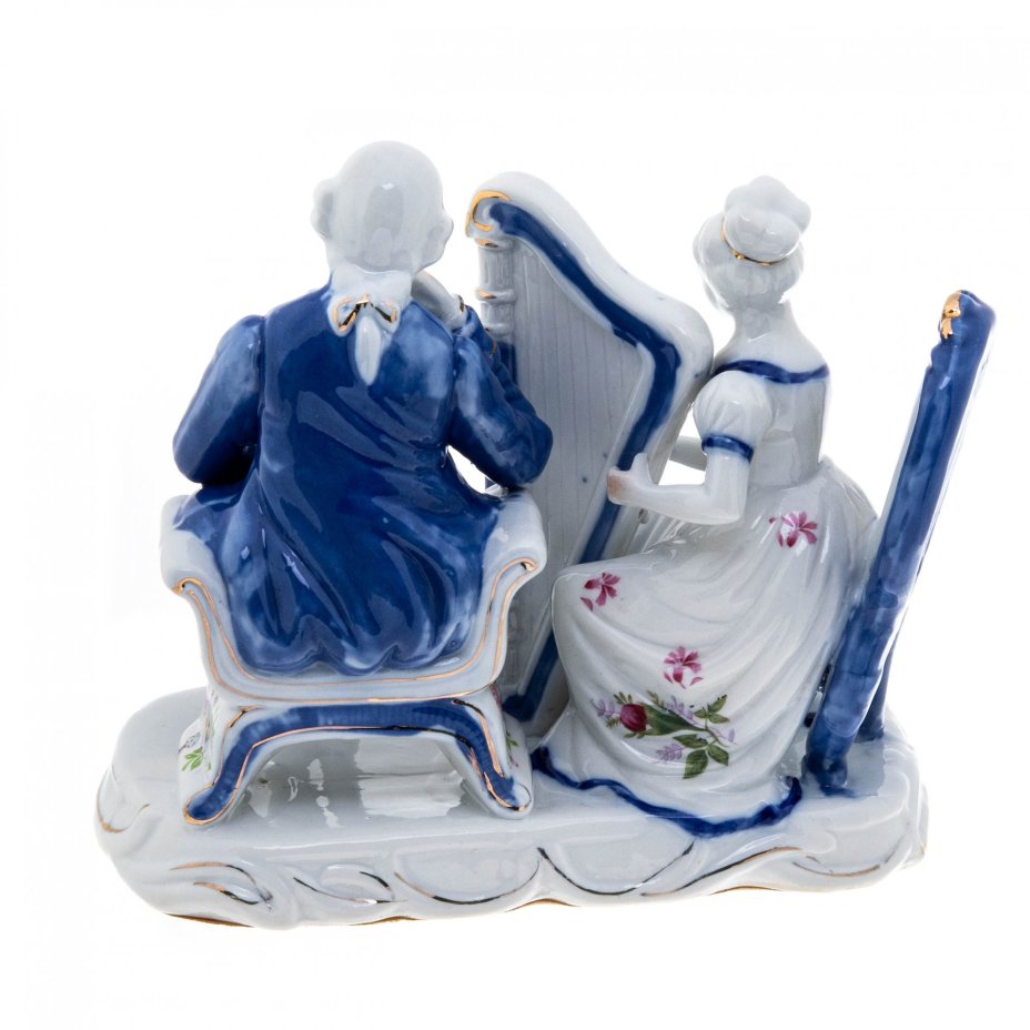 Статуэтка "Кавалер и дама. Игра на арфе", фарфор, роспись, деколь, золочение, ткань, Азия, 1990-2010 гг.