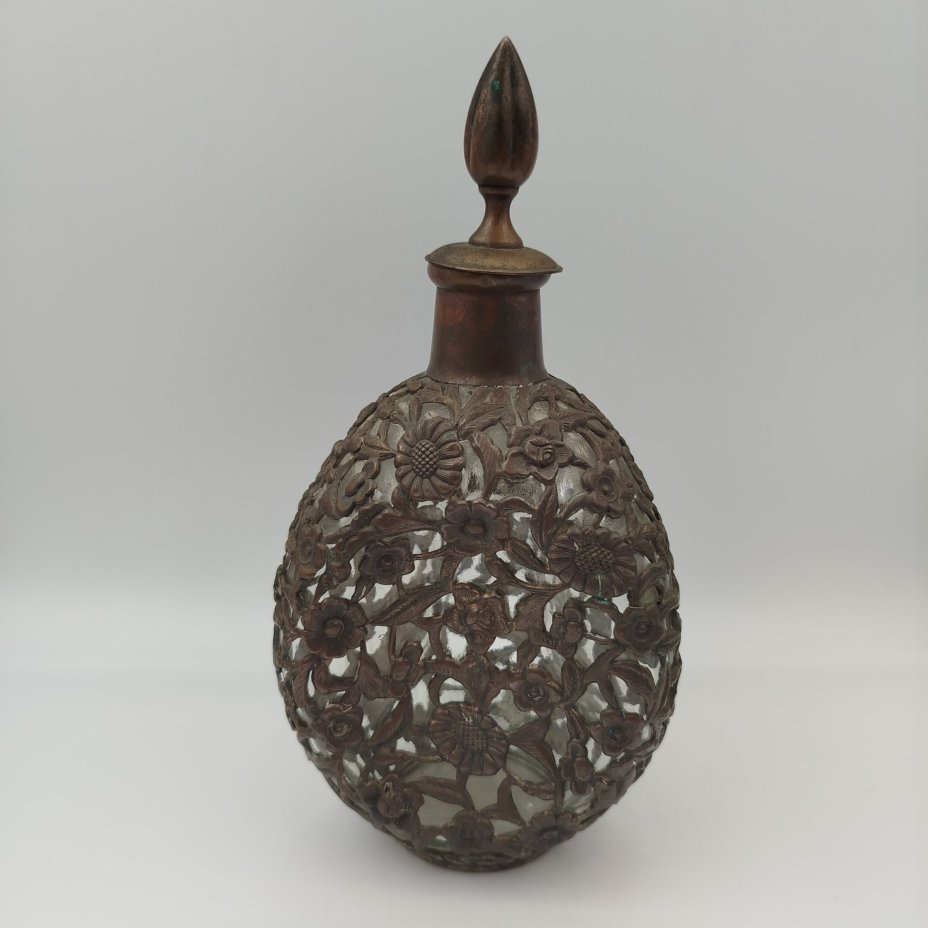 Штоф в металлической оплетке с растительным декором, металл, стекло, Китай, 1960-1990 гг.