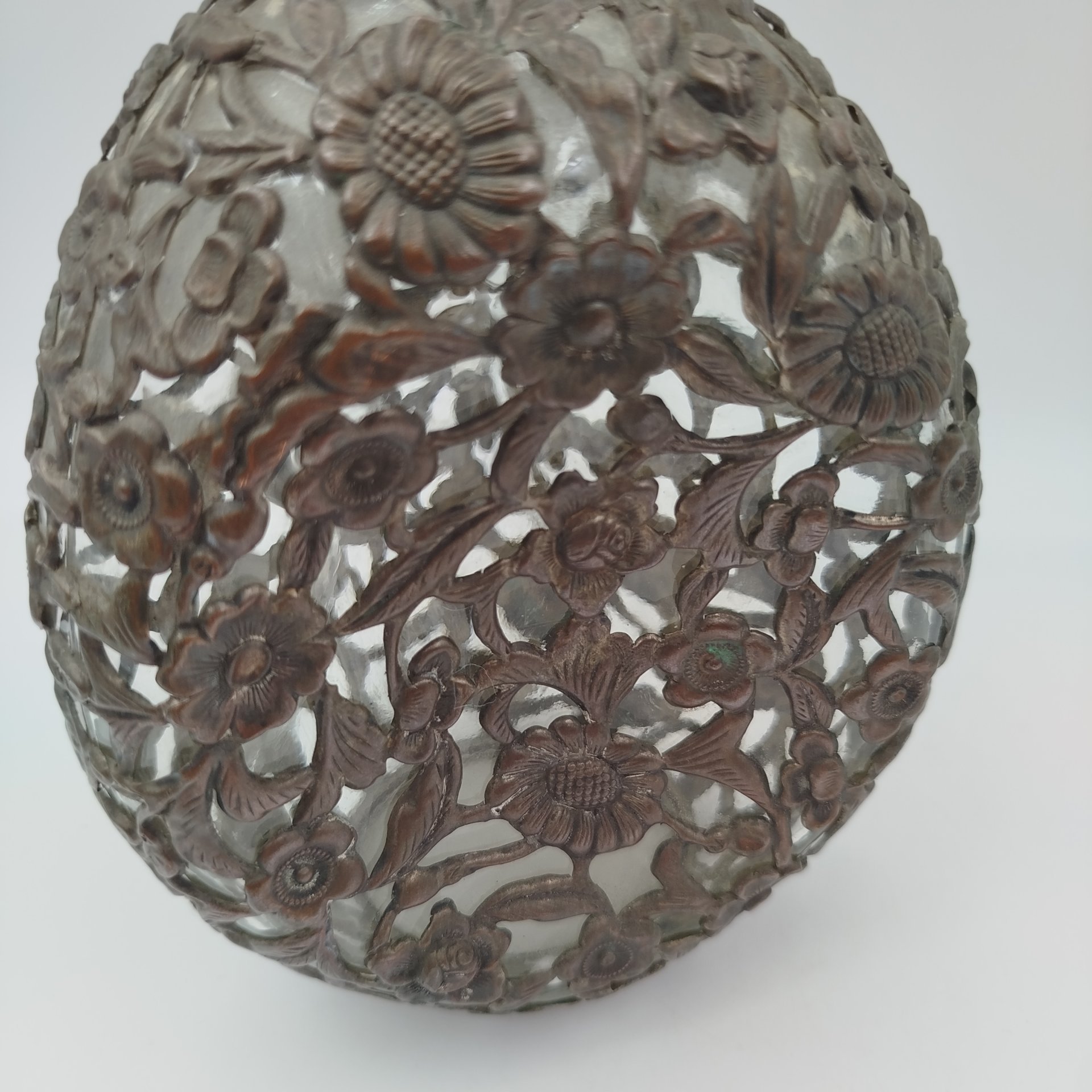 Штоф в металлической оплетке с растительным декором, металл, стекло, Китай, 1960-1990 гг.