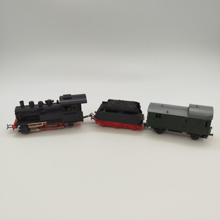 Набор из трех моделей для железной дороги(паровоз "BR 80", два вагона), масштаб 1:87, пластик, металл, Piko, ГДР, 1970-1980 гг.