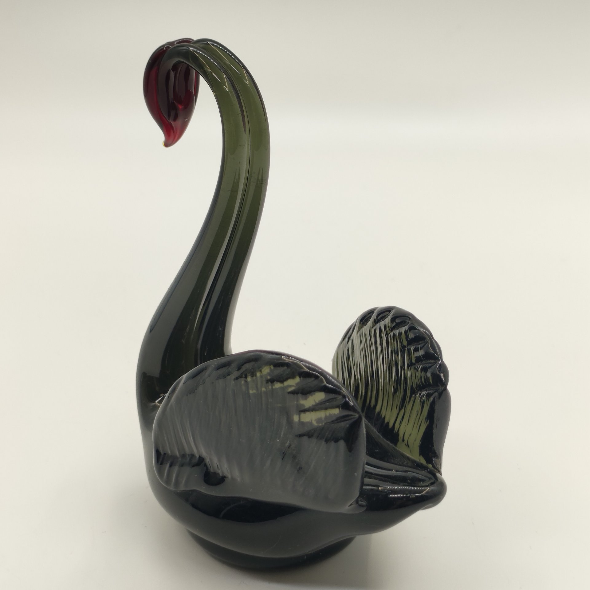 Статуэтка "Чёрный лебедь", цветное стекло, гутная техника, СССР, 1970-1990 гг.