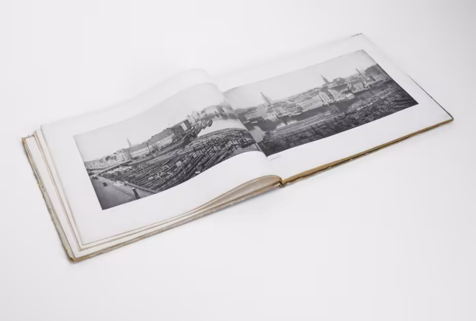 Альбом с репродукциями фотографий "Album von Berlin. Charlottenburg und Potsdam" с обложкой в стиле модерн (югендстиль), Издательство «Глобус»