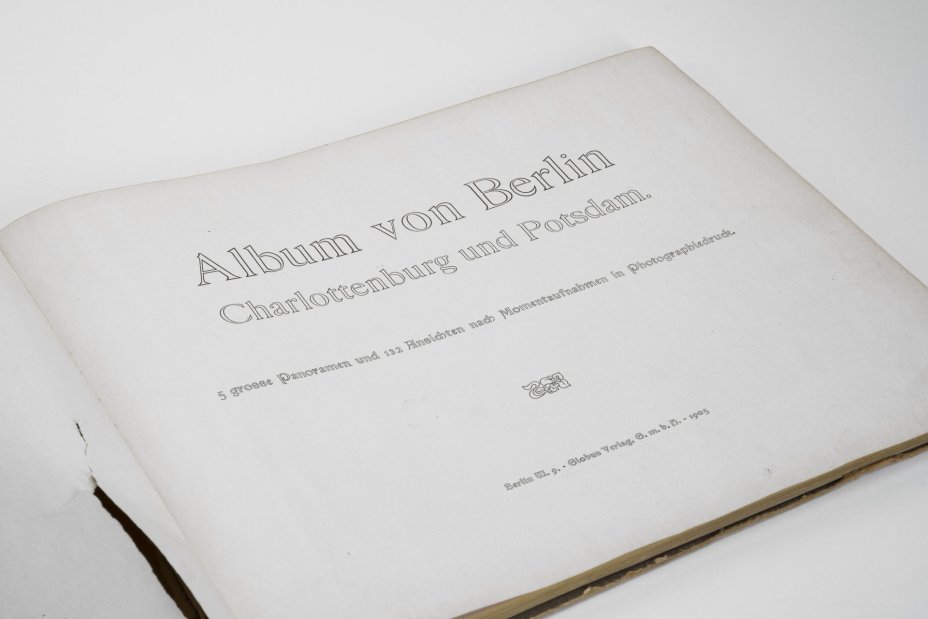Альбом с репродукциями фотографий "Album von Berlin. Charlottenburg und Potsdam" с обложкой в стиле модерн (югендстиль), Издательство «Глобус»