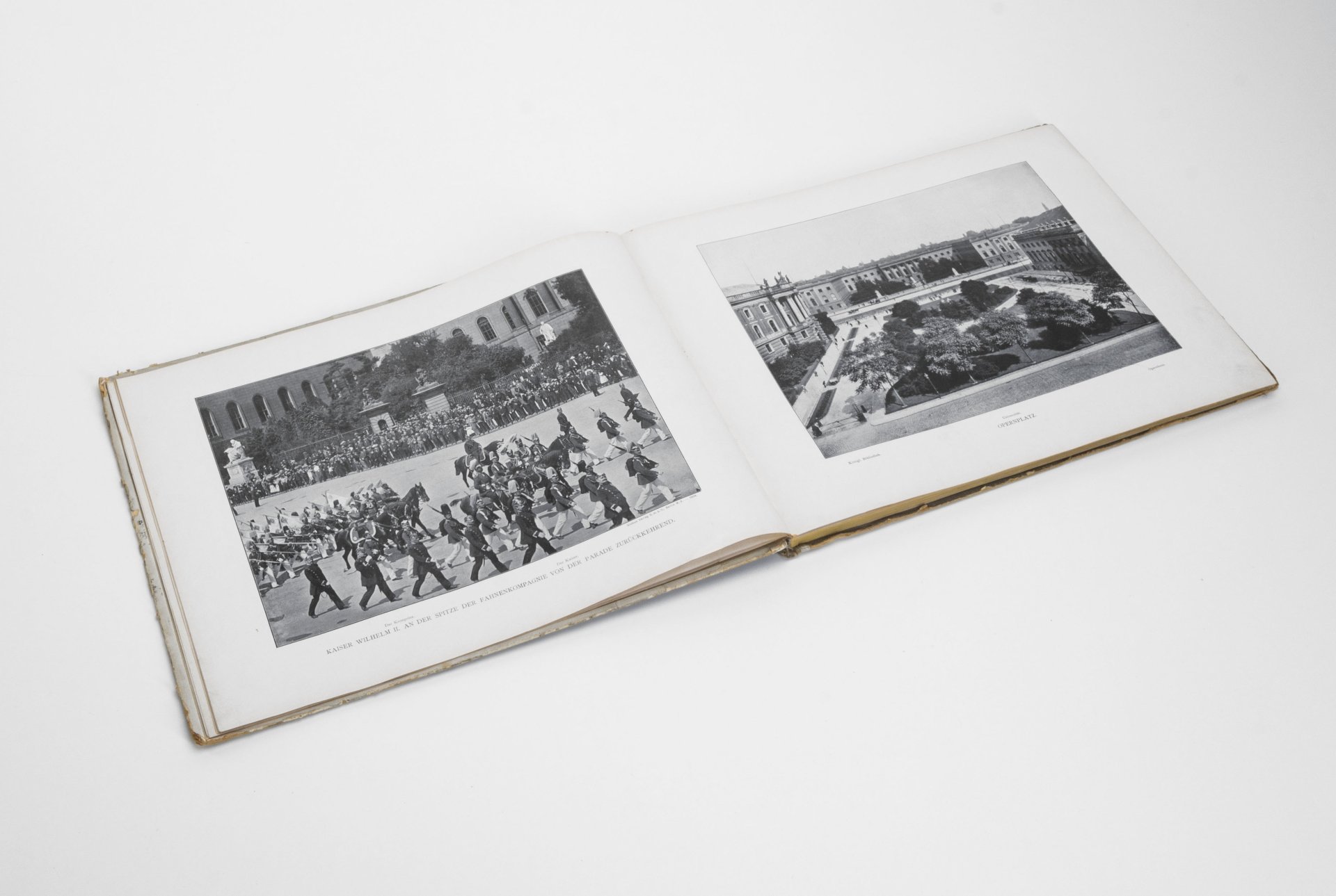 Альбом с репродукциями фотографий "Album von Berlin. Charlottenburg und Potsdam" с обложкой в стиле модерн (югендстиль), Издательство «Глобус»