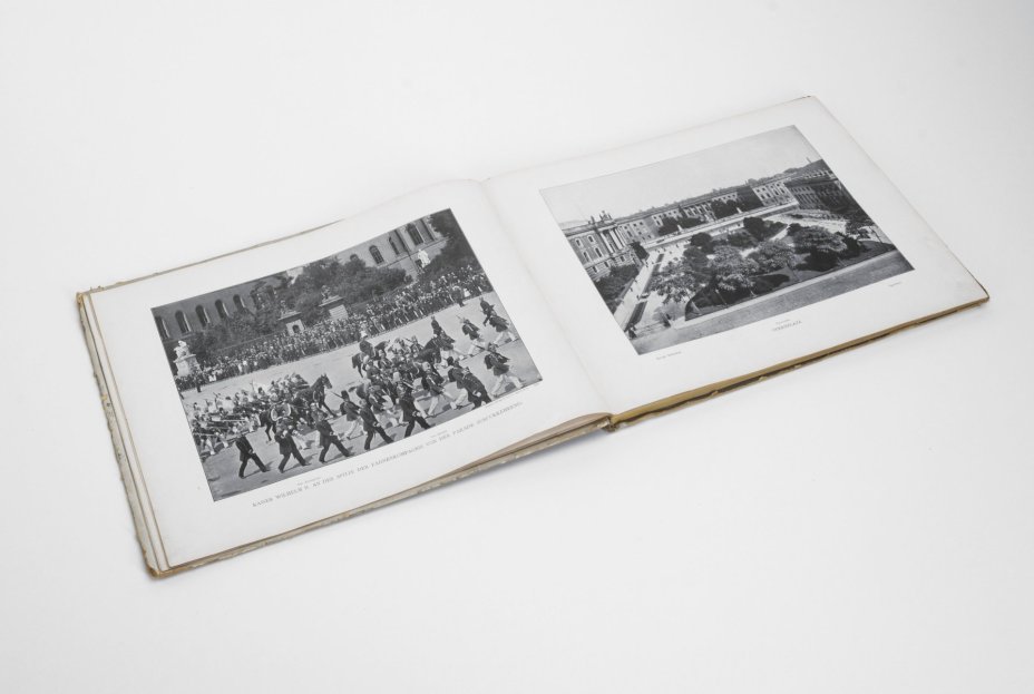 Альбом с репродукциями фотографий "Album von Berlin. Charlottenburg und Potsdam" с обложкой в стиле модерн (югендстиль), Издательство «Глобус»