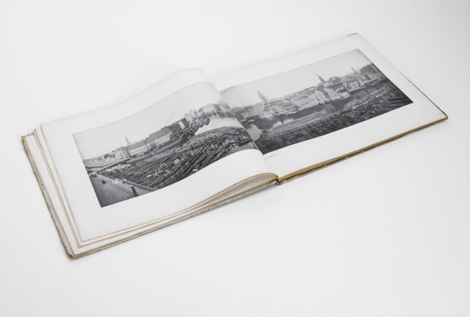 Альбом с репродукциями фотографий "Album von Berlin. Charlottenburg und Potsdam" с обложкой в стиле модерн (югендстиль), Издательство «Глобус»