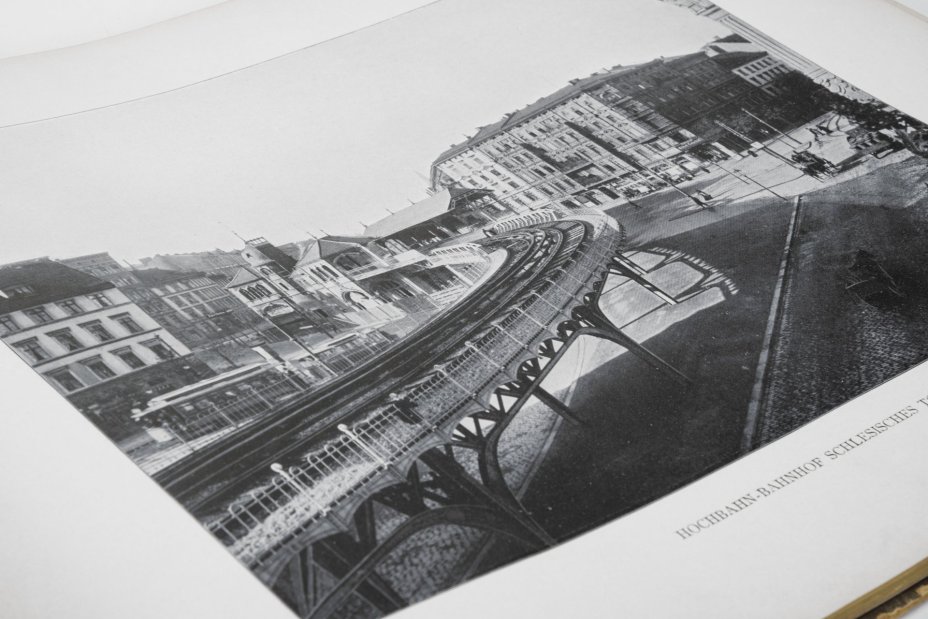 Альбом с репродукциями фотографий "Album von Berlin. Charlottenburg und Potsdam" с обложкой в стиле модерн (югендстиль), Издательство «Глобус»