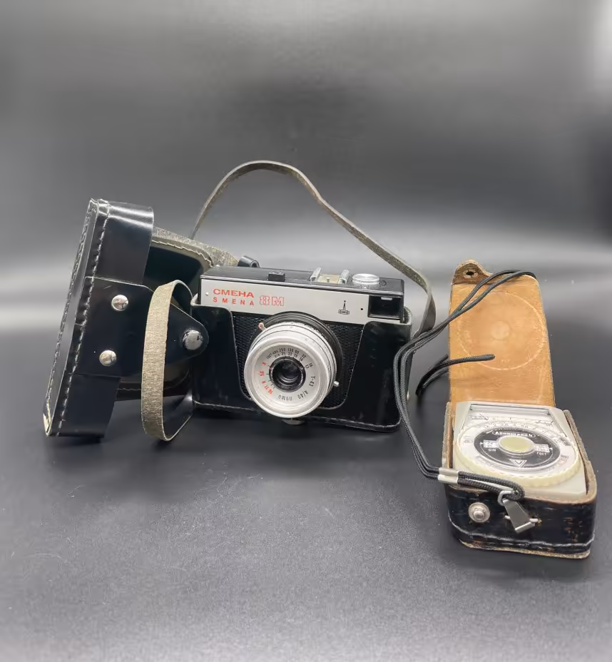 Фотоаппарат "Смена-8М" в комплекте с фотоэкспонометром "Ленинград-4" в оригинальном кофре, ЛОМО (Ленинградское оптико-механическое объединение)