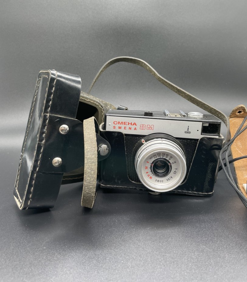 Фотоаппарат "Смена-8М" в комплекте с фотоэкспонометром "Ленинград-4" в оригинальном кофре, ЛОМО (Ленинградское оптико-механическое объединение)