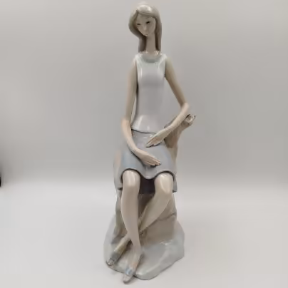 Статуэтка "Сидящая девушка", Lladro