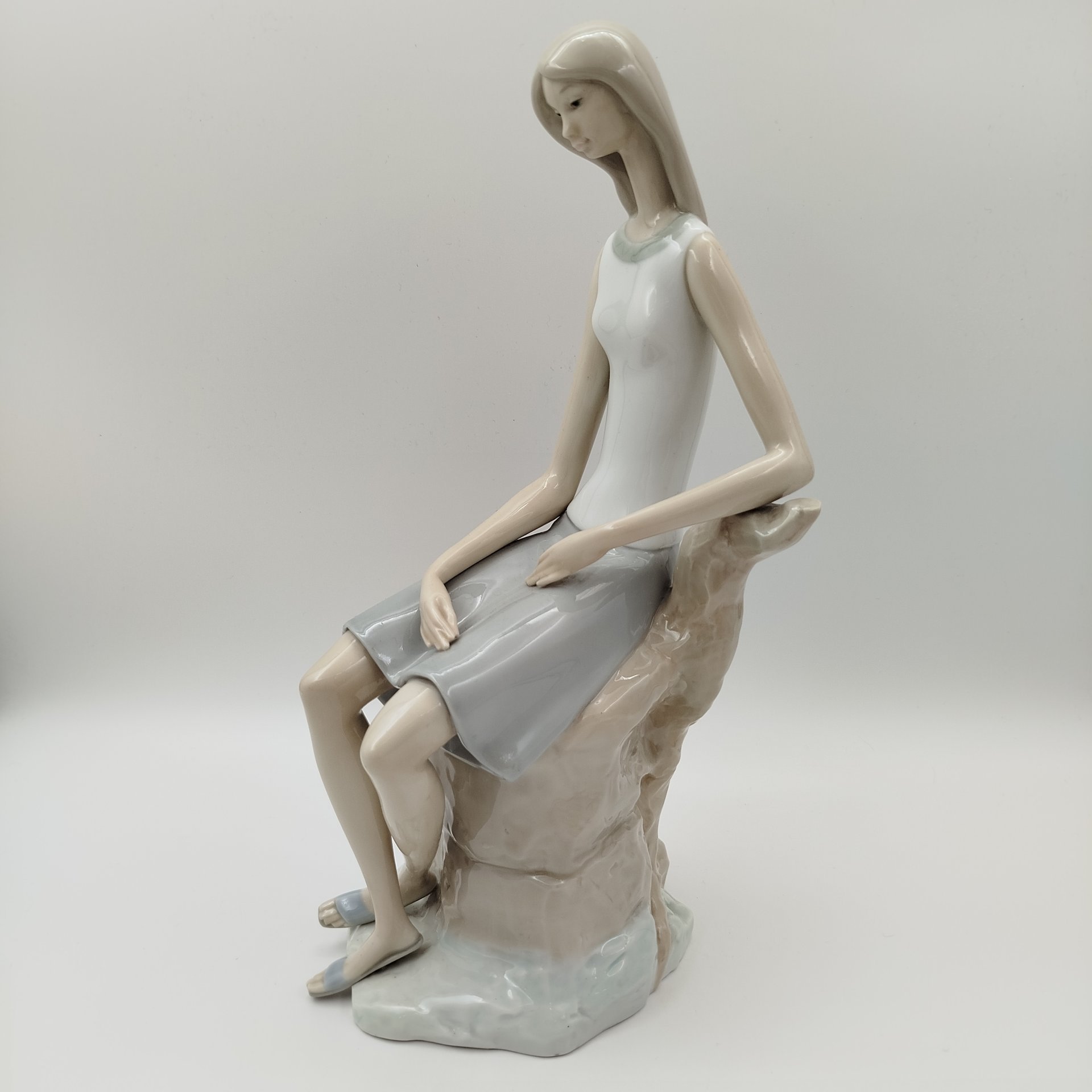Статуэтка "Сидящая девушка", Lladro