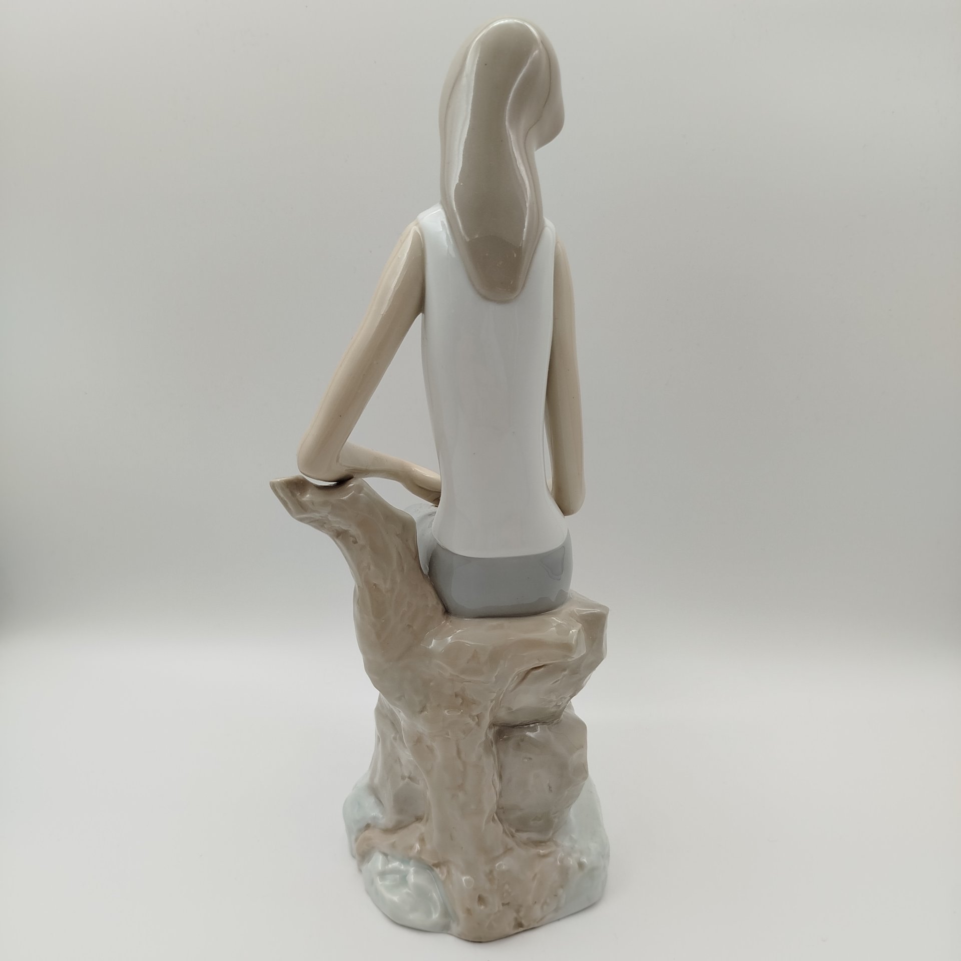 Статуэтка "Сидящая девушка", Lladro