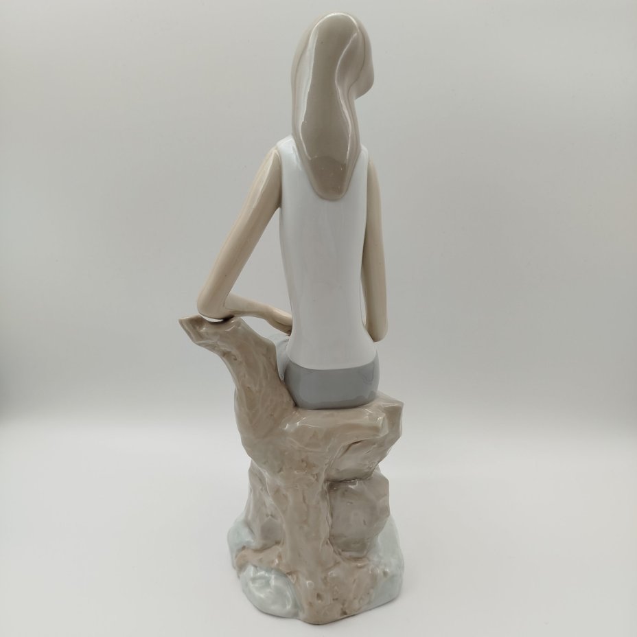 Статуэтка "Сидящая девушка", Lladro
