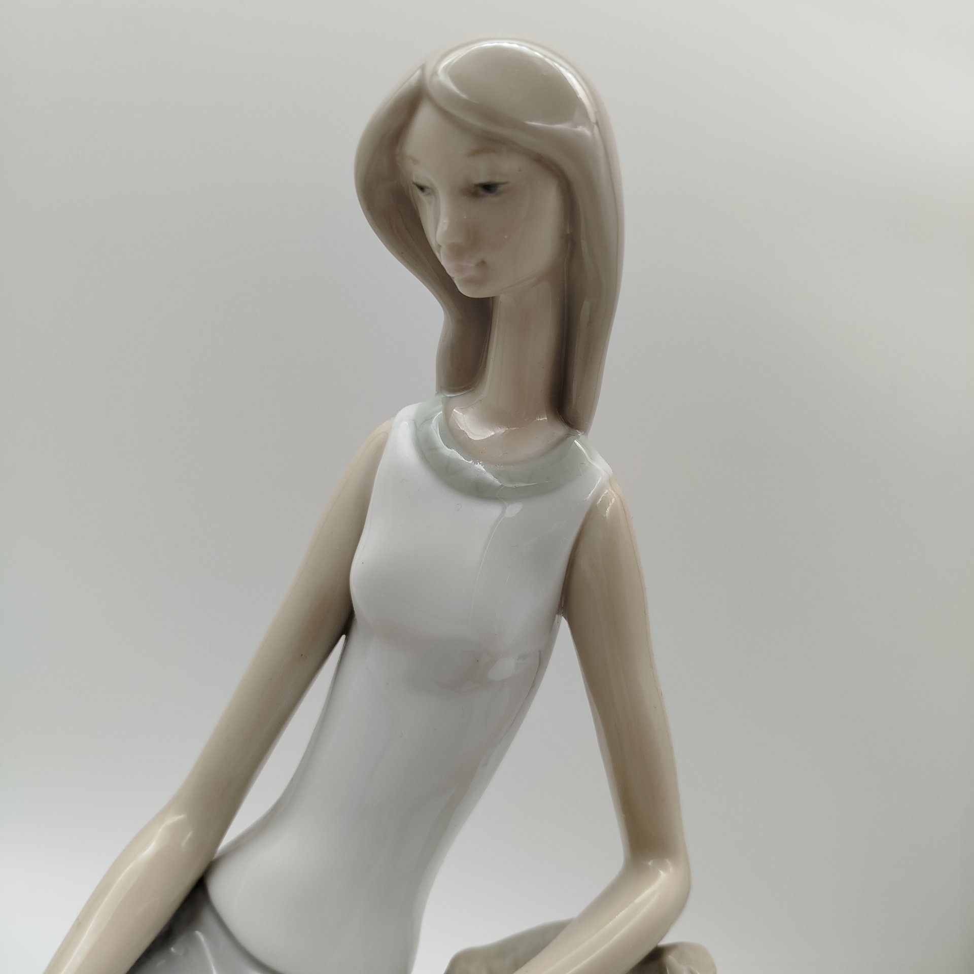 Статуэтка "Сидящая девушка", Lladro