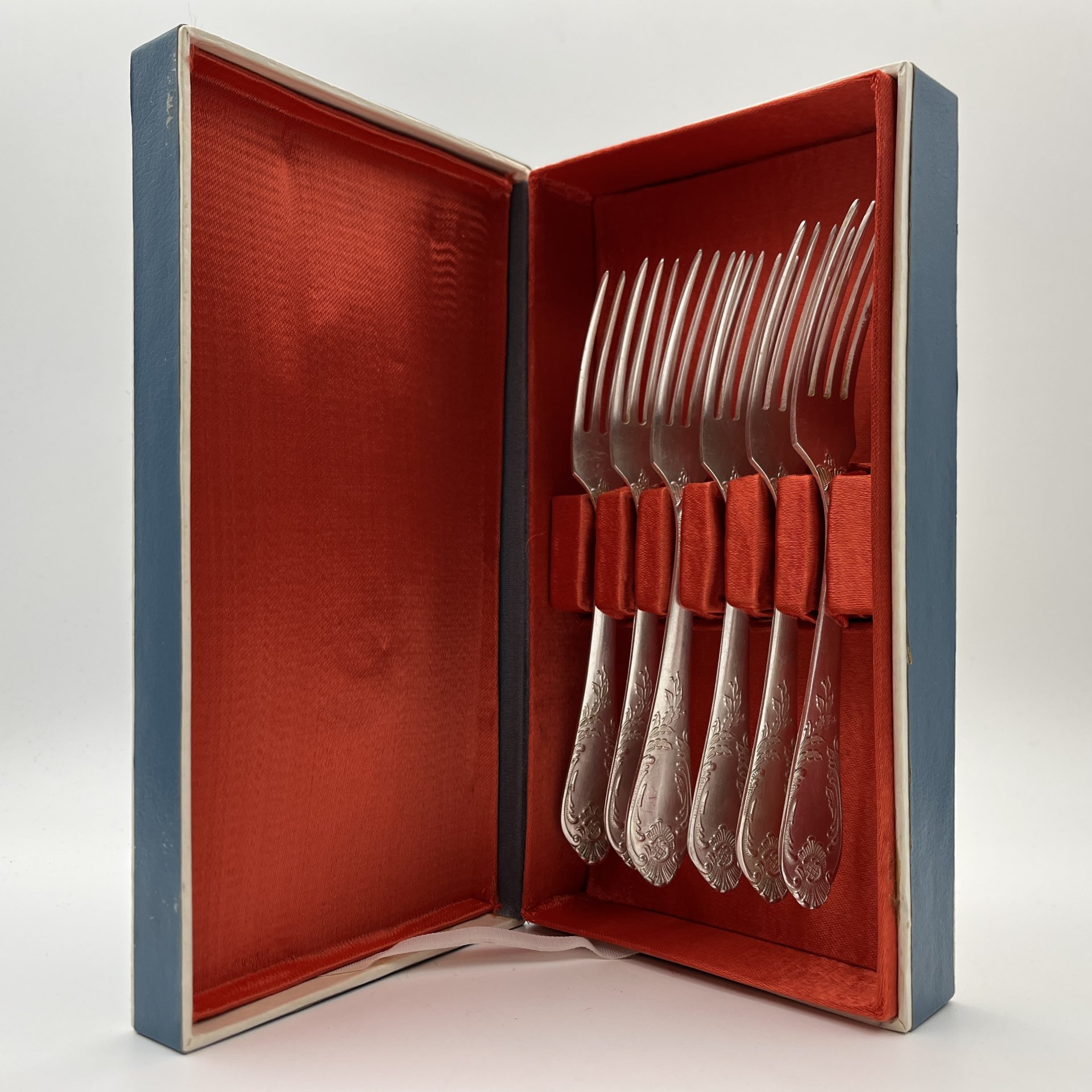 Набор из шести десертных вилок с растительным декором, мНЦ (медь-никель-цинк), картон, Вольнянский завод столовых приборов им. Шевченко (ЗiШ, ЗиШ), СССР, 1960-1990 гг.