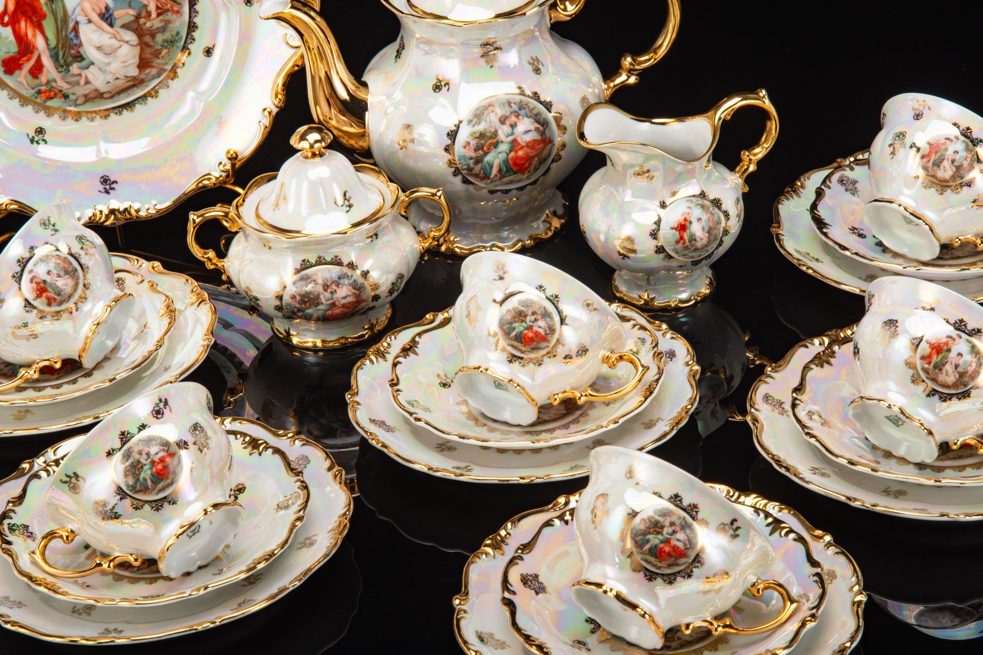 Сервиз чайный "Мадонна" на 6 персон (22 предмета), фарфор, люстр, деколь, золочение, Sonneberg Porzellan, ГДР, 1960-1970 гг.