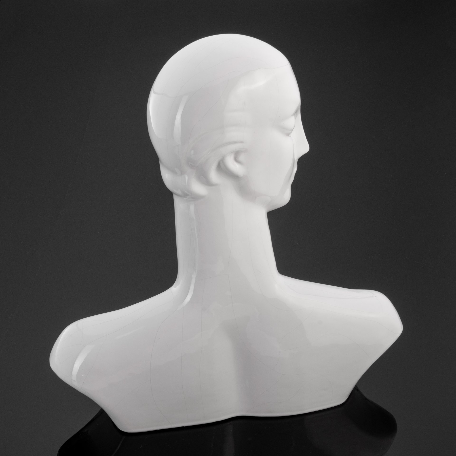 Бюст танцовщицы "Гертруд Лейстиков/Gertrud Leistikow" (большой), выполненный в стиле Ар-деко, скульптор Thomas Andreas Vos (1887 - 1948)
