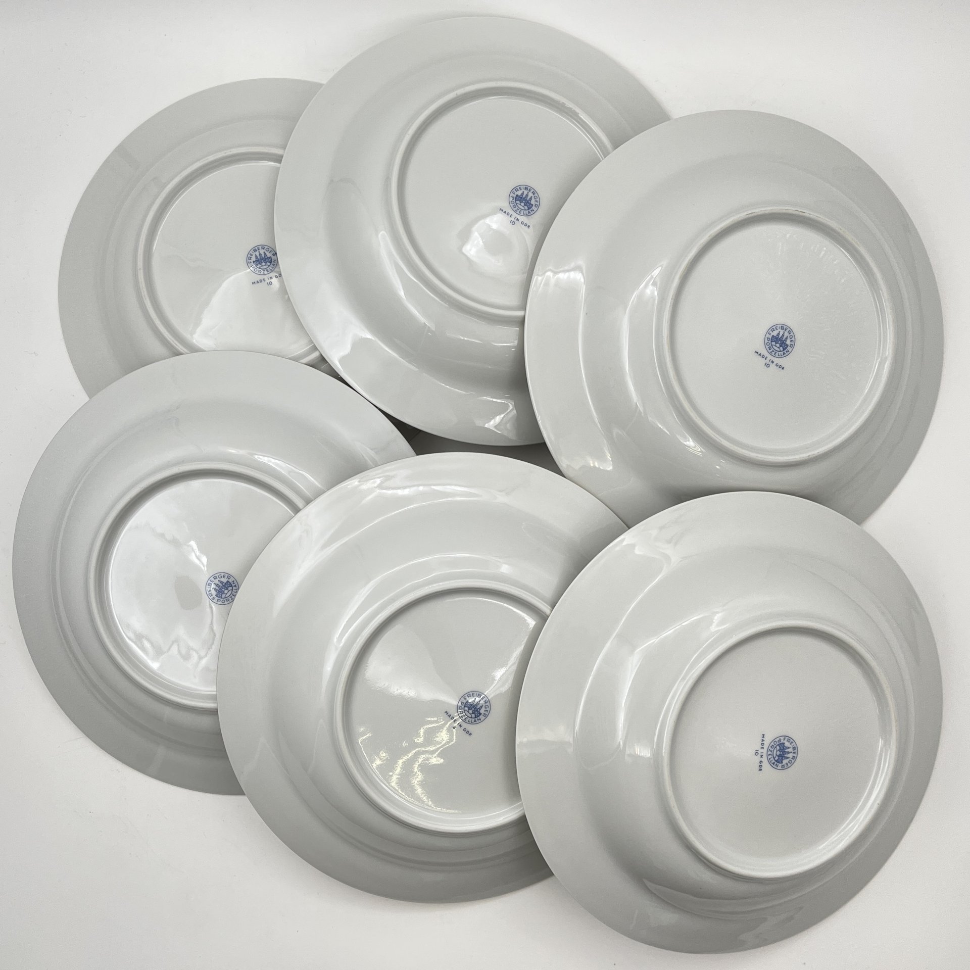 Тарелки обеденные на 6 персон, украшенные цветочным декором, фарфор, деколь, золочение, Freiberger Porzellan, ГДР, 1970-1995 гг.