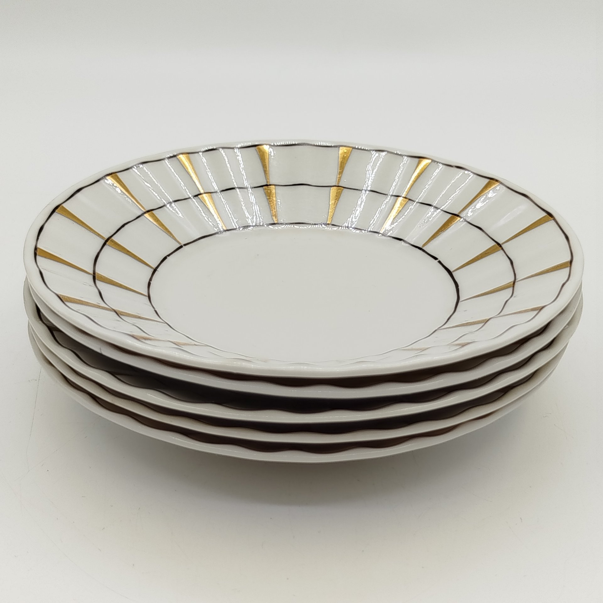 Набор из 5-ти блюдец "Золотая клетка", форма "Каннелюрный", автор формы Ольшевский В.Н., автор рисунка Правикова А.И.