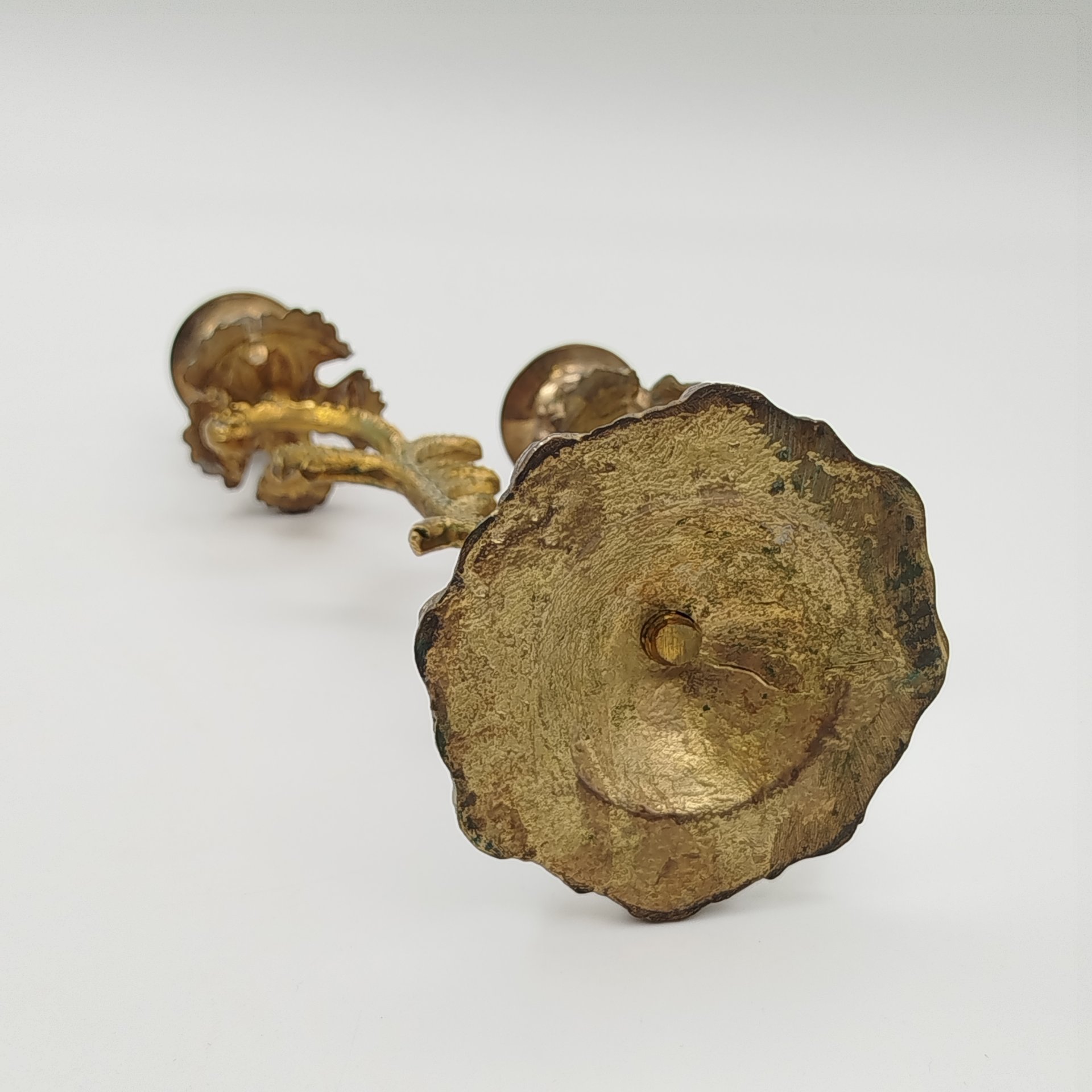 Подсвечник на 2 свечи, с растительным декором