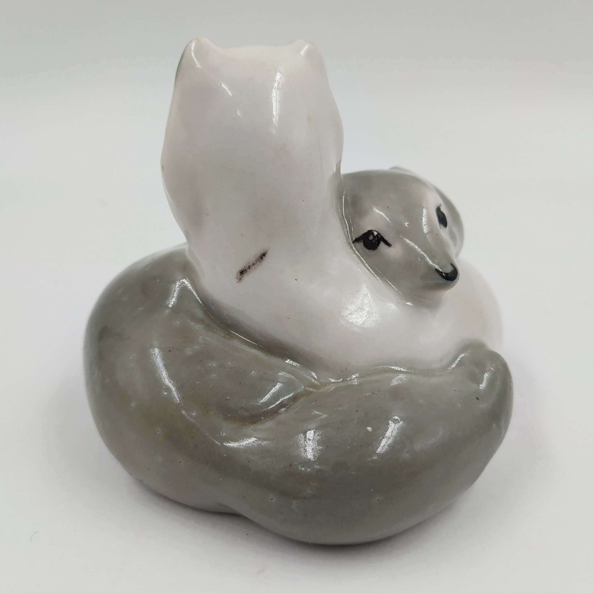 Статуэтка "Два песца", фарфор, роспись, Ленинградский завод «Стройфаянс», СССР, 1950-1970 гг.