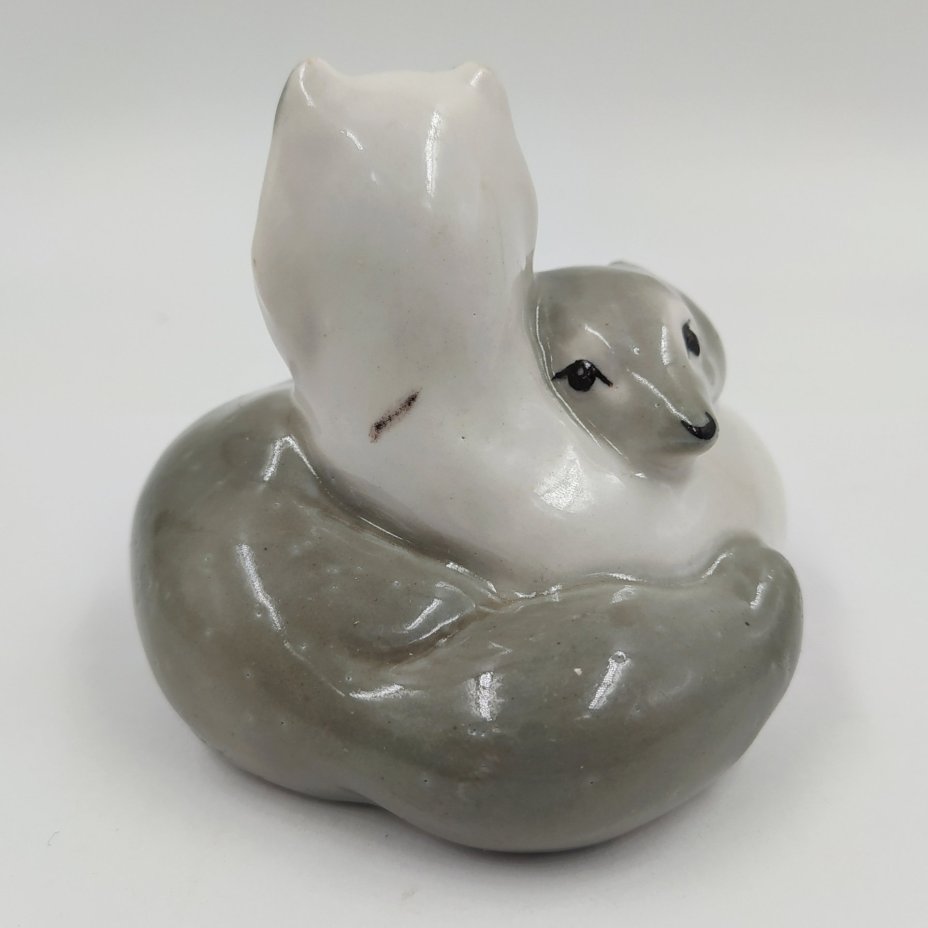 Статуэтка "Два песца", фарфор, роспись, Ленинградский завод «Стройфаянс», СССР, 1950-1970 гг.