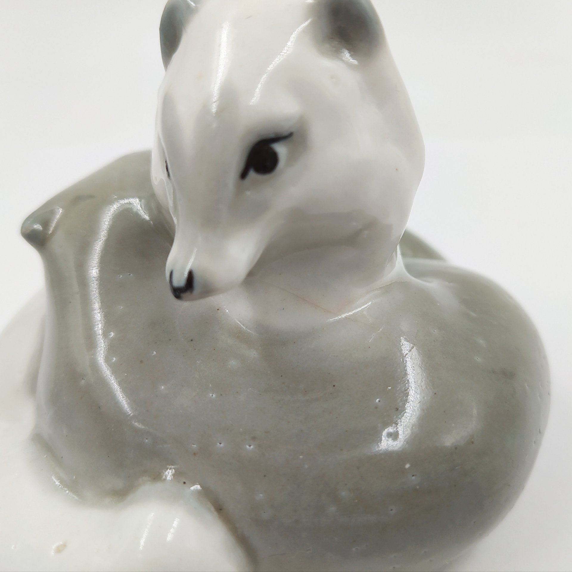 Статуэтка "Два песца", фарфор, роспись, Ленинградский завод «Стройфаянс», СССР, 1950-1970 гг.