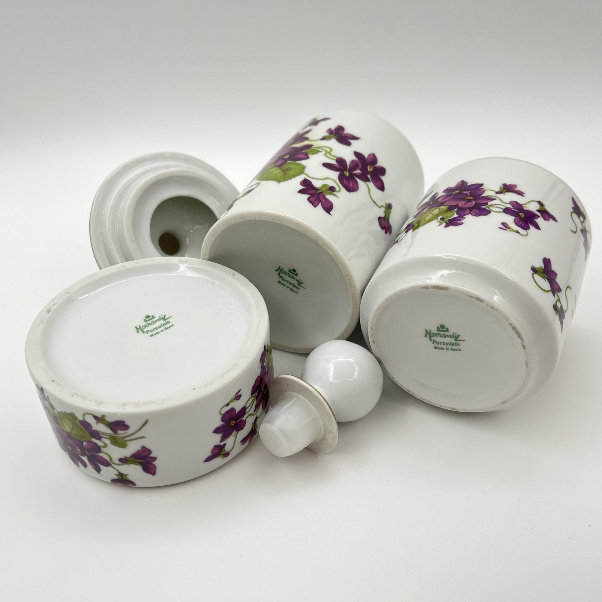 Дамский набор (Флакон, шкатулка, карандашница), украшенный цветочным декором, Herramidz