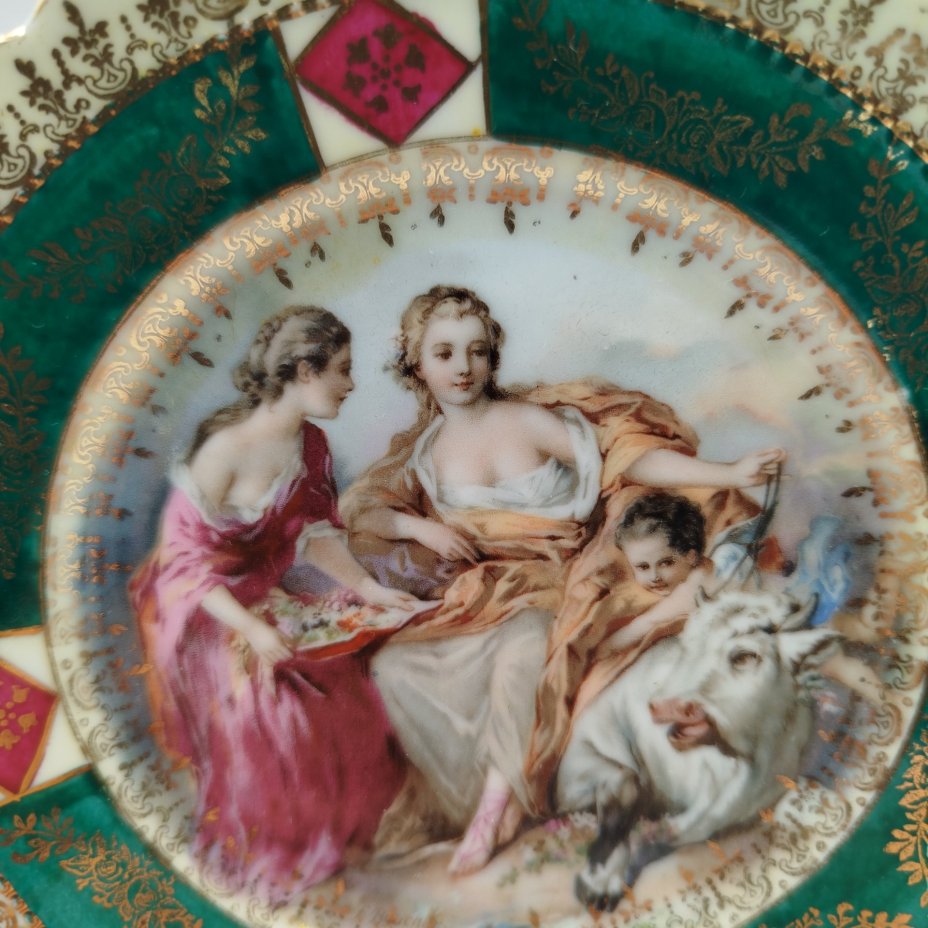 Тарелка декоративная с изображением мифологического сюжета в стиле Венской фарфоровой мануфактуры