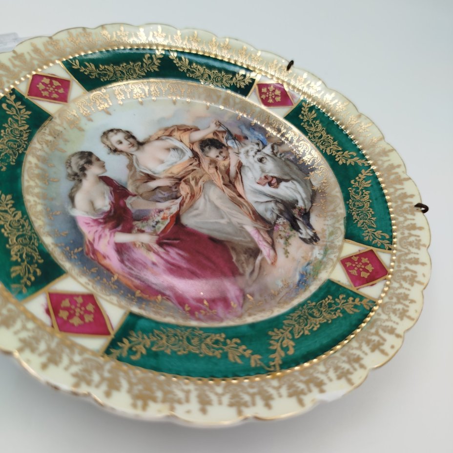 Тарелка декоративная с изображением мифологического сюжета в стиле Венской фарфоровой мануфактуры