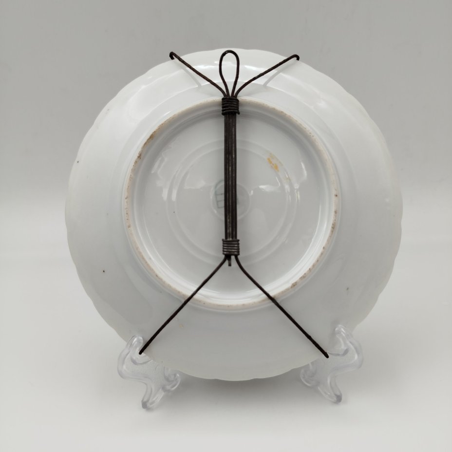 Тарелка декоративная с изображением мифологического сюжета в стиле Венской фарфоровой мануфактуры