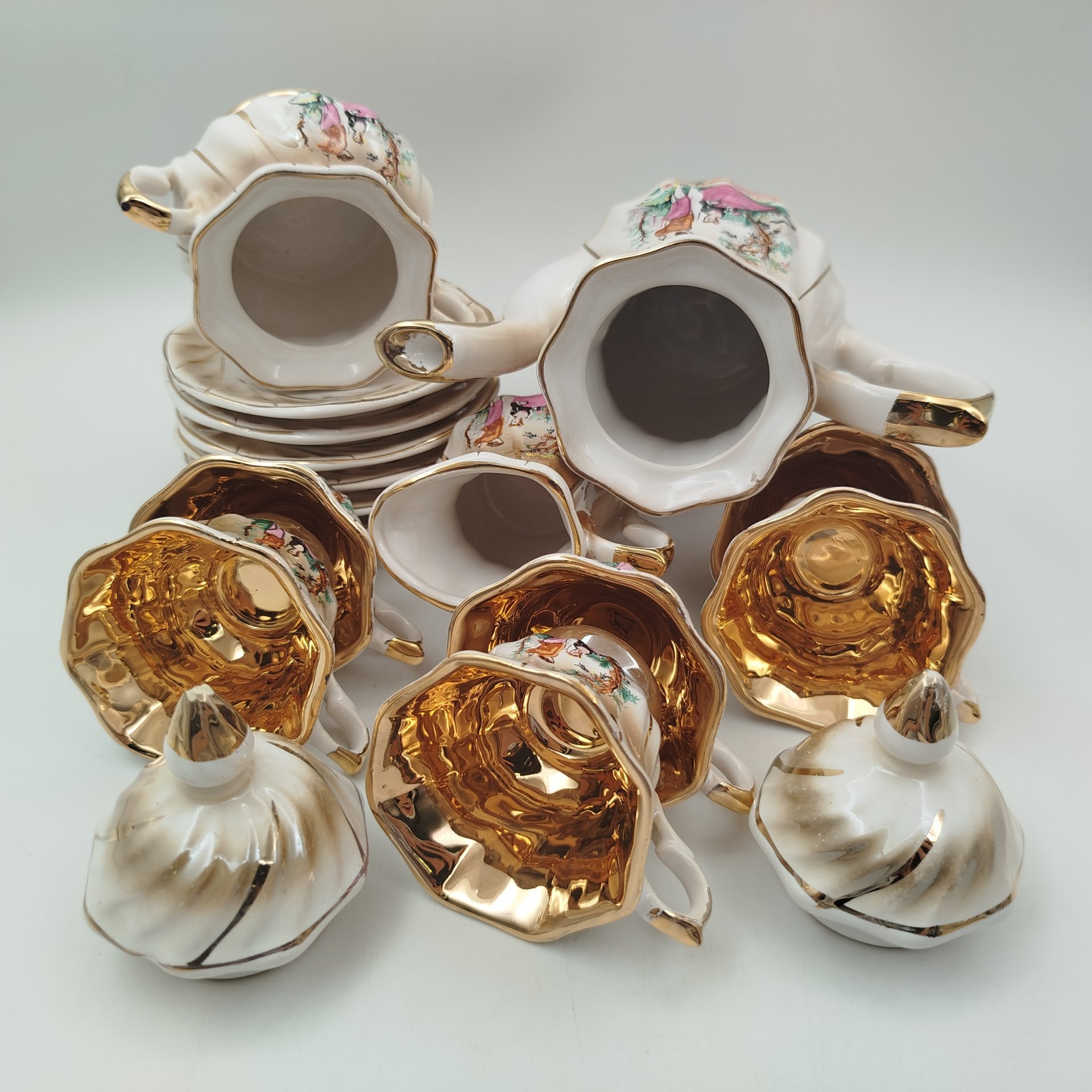 Сервиз кофейный "Мадонна" на 6 персон (15 предметов), Doganay Ceramic, керамика, глазурь, деколь, золочение, Турция, 1990-2010 гг.